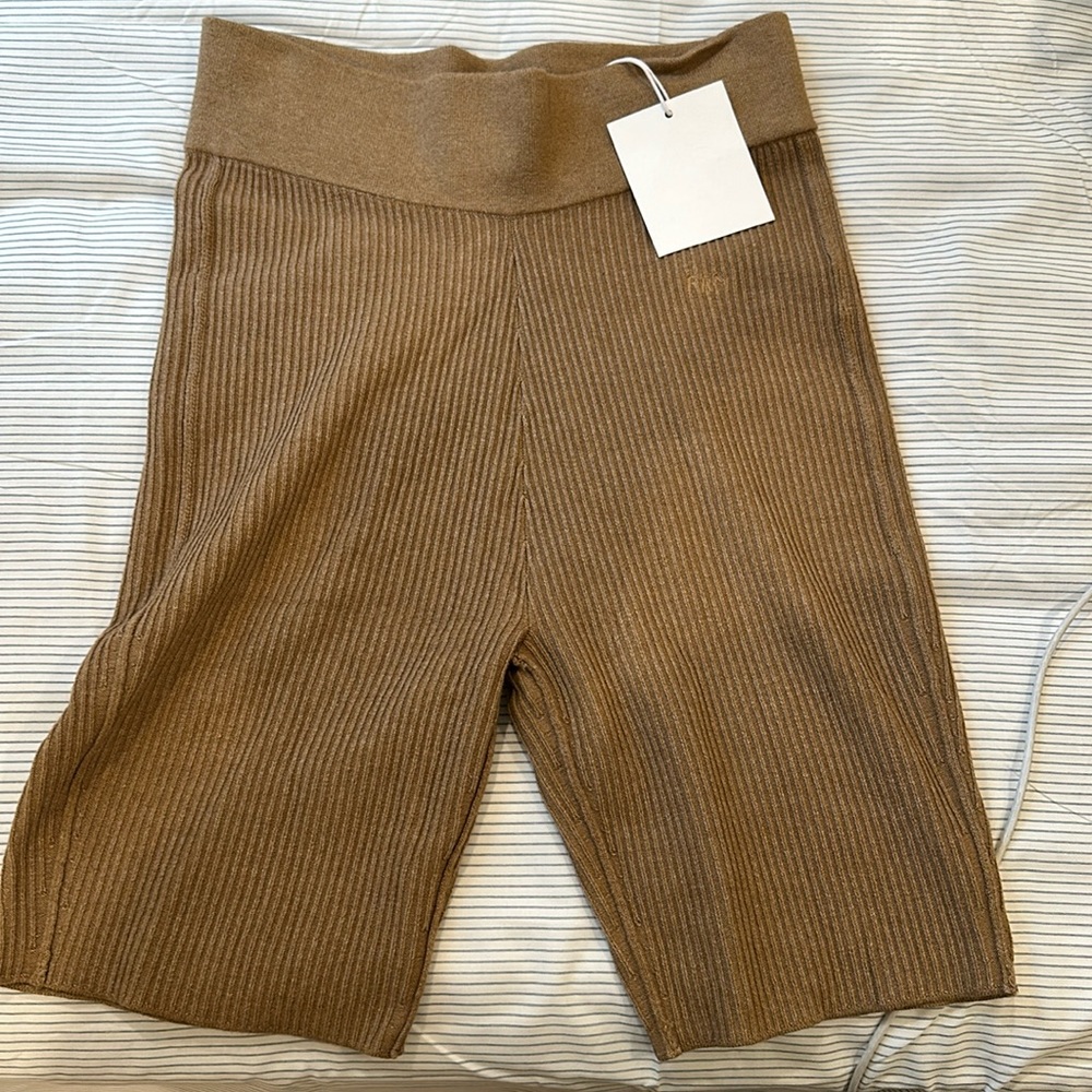 Frame ribbed biker shorts NWT